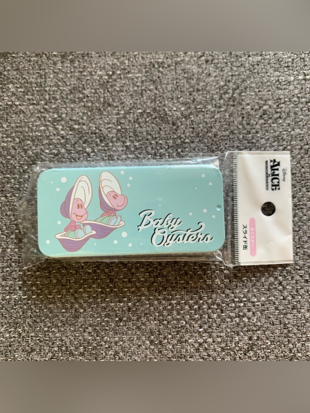 BNIB Japan Disney Alice In Wonderland Young Oysters mini Sliding Tin Case
